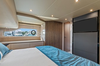 2027 Cruisers Yachts 50 FLY 38