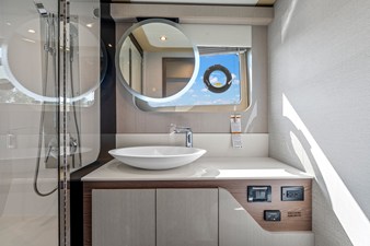 2027 Cruisers Yachts 50 FLY 39