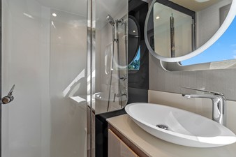 2027 Cruisers Yachts 50 FLY 40