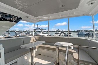2027 Cruisers Yachts 50 FLY 43
