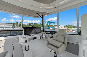 2027 Cruisers Yachts 50 FLY 47