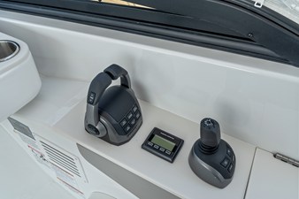 2027 Cruisers Yachts 50 FLY 49