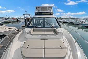 2027 Cruisers Yachts 50 FLY 58