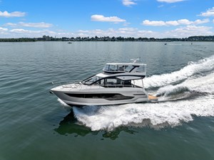2027 Cruisers Yachts 50 FLY 59