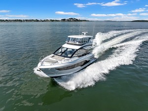2027 Cruisers Yachts 50 FLY 60
