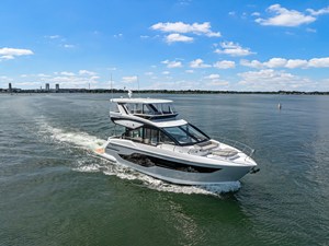 2027 Cruisers Yachts 50 FLY 62