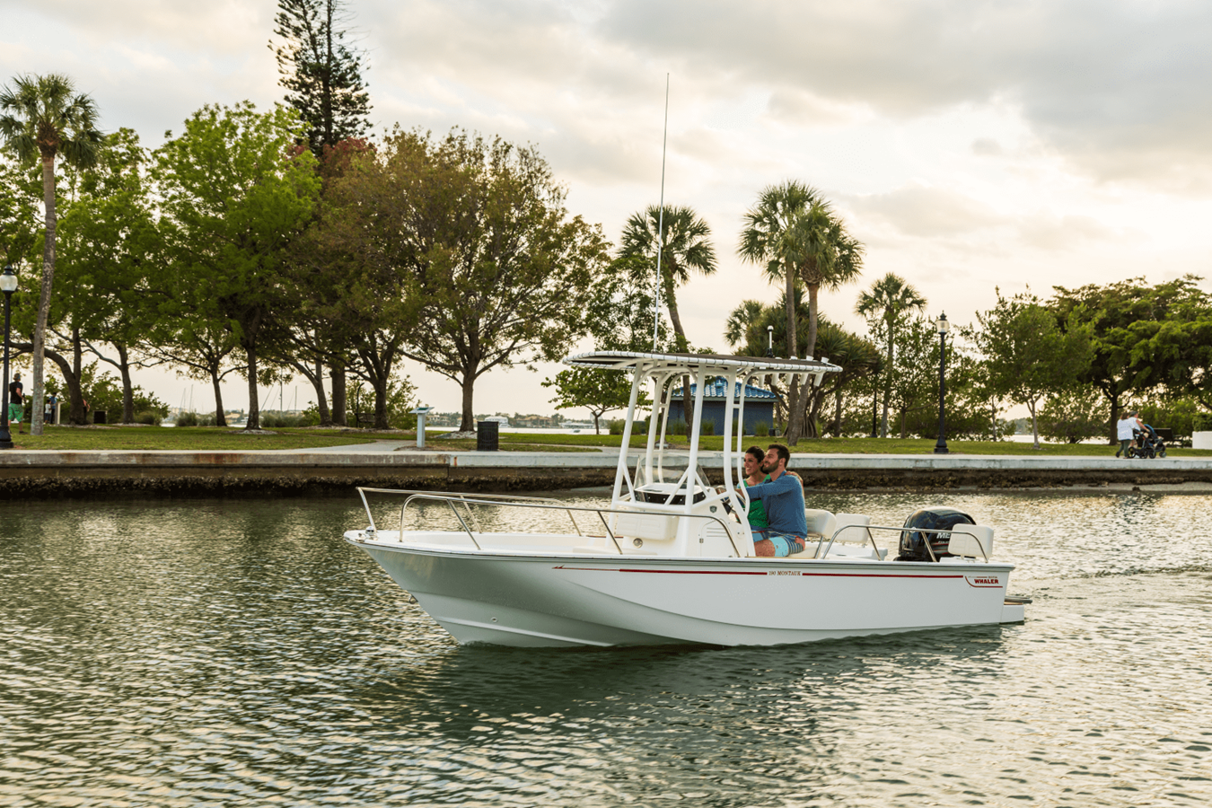 2027 Boston Whaler 190 Montauk 10