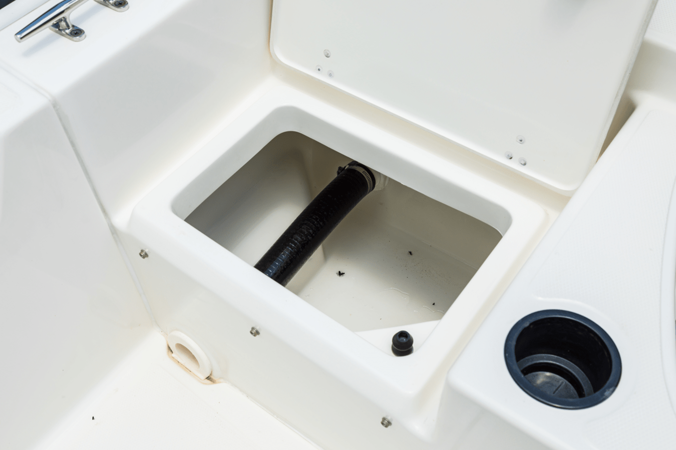 2027 Boston Whaler 190 Montauk 28