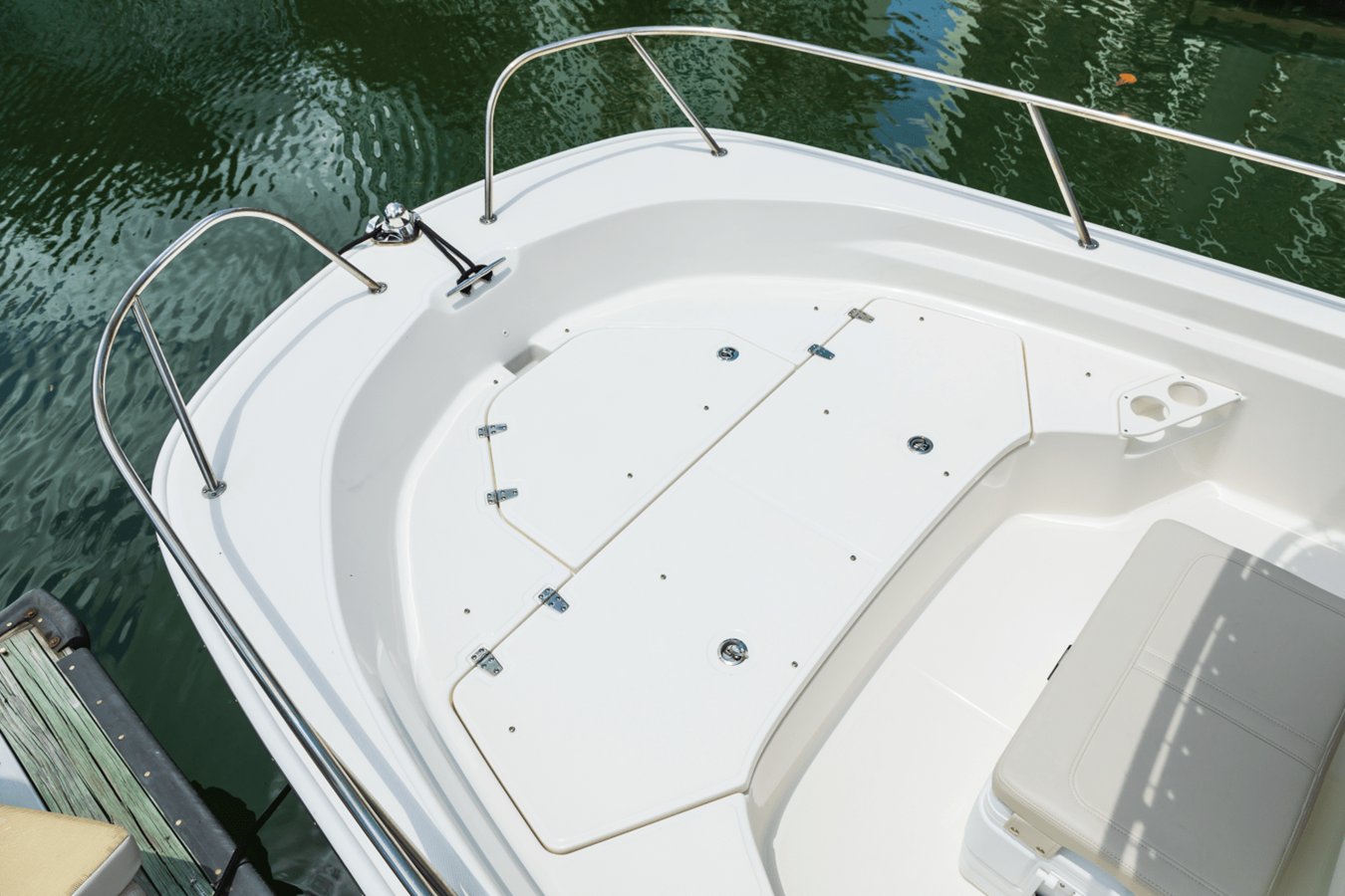 2027 Boston Whaler 190 Montauk 38