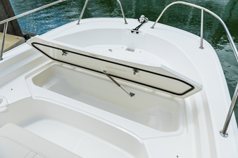 2027 Boston Whaler 190 Montauk 33