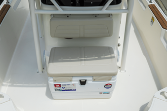 2027 Boston Whaler 190 Montauk 34