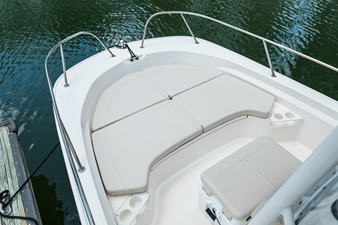 2027 Boston Whaler 190 Montauk 35