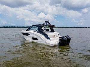 Sea Ray Sundancer 370 Outboard 2 2026 Sea Ray Sundancer 370 Outboard 3