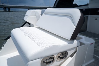 Sea Ray Sundancer 370 Outboard 20 2026 Sea Ray Sundancer 370 Outboard 21