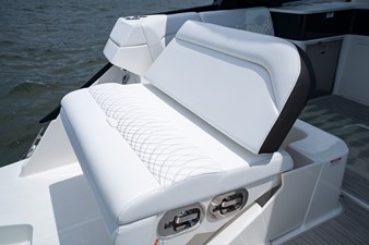 Sea Ray Sundancer 370 Outboard 21 2026 Sea Ray Sundancer 370 Outboard 22