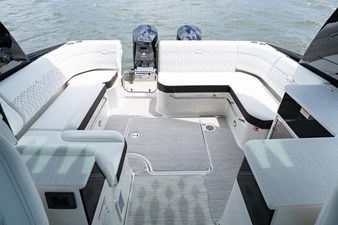 Sea Ray Sundancer 370 Outboard 22 2026 Sea Ray Sundancer 370 Outboard 23
