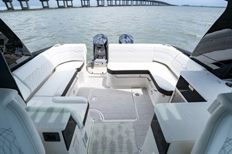 Sea Ray Sundancer 370 Outboard 24 2026 Sea Ray Sundancer 370 Outboard 25