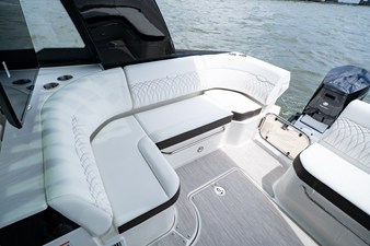Sea Ray Sundancer 370 Outboard 25 2026 Sea Ray Sundancer 370 Outboard 26