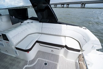 Sea Ray Sundancer 370 Outboard 29 2026 Sea Ray Sundancer 370 Outboard 30