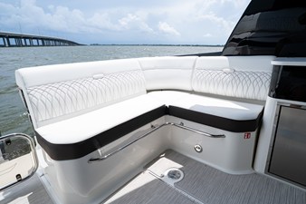 Sea Ray Sundancer 370 Outboard 31 2026 Sea Ray Sundancer 370 Outboard 32
