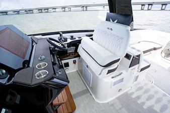 Sea Ray Sundancer 370 Outboard 38 2026 Sea Ray Sundancer 370 Outboard 39