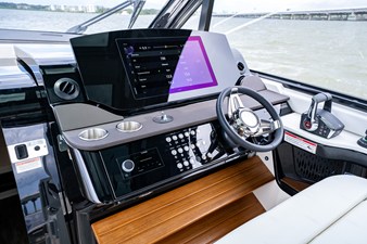 Sea Ray Sundancer 370 Outboard 43 2026 Sea Ray Sundancer 370 Outboard 44