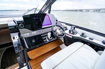 Sea Ray Sundancer 370 Outboard 44 2026 Sea Ray Sundancer 370 Outboard 45
