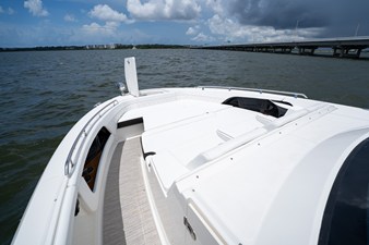 Sea Ray Sundancer 370 Outboard 76 2026 Sea Ray Sundancer 370 Outboard 77
