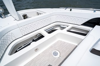 Sea Ray Sundancer 370 Outboard 78 2026 Sea Ray Sundancer 370 Outboard 79