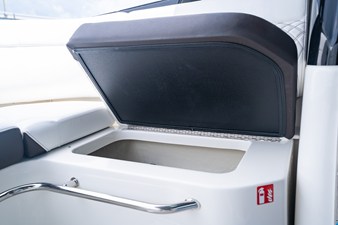 Sea Ray Sundancer 370 Outboard 80 2026 Sea Ray Sundancer 370 Outboard 81
