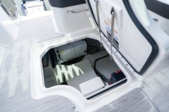 Sea Ray Sundancer 370 Outboard 81 2026 Sea Ray Sundancer 370 Outboard 82