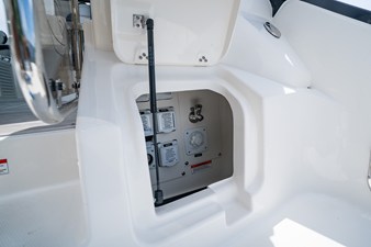 Sea Ray Sundancer 370 Outboard 89 2026 Sea Ray Sundancer 370 Outboard 90