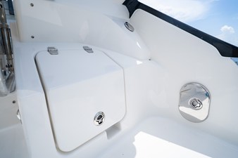 Sea Ray Sundancer 370 Outboard 90 2026 Sea Ray Sundancer 370 Outboard 91