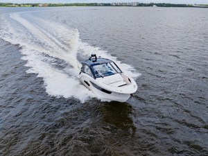 Sea Ray Sundancer 370 Outboard 101 2026 Sea Ray Sundancer 370 Outboard 102