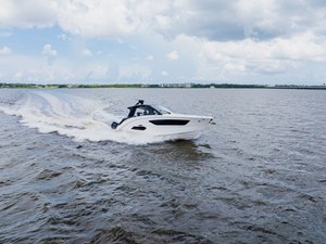Sea Ray Sundancer 370 Outboard 102 2026 Sea Ray Sundancer 370 Outboard 103