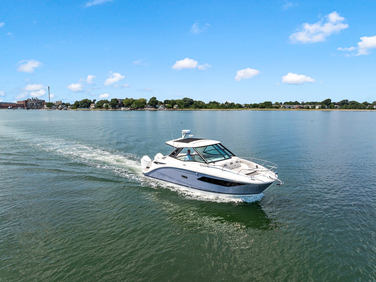 2027 Sea Ray Sundancer 320 Outboard 2