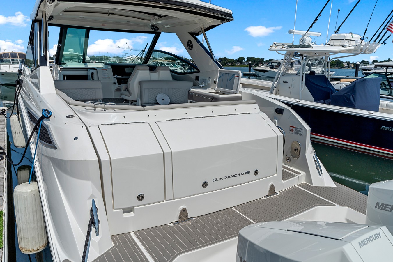 2027 Sea Ray Sundancer 320 Outboard 7
