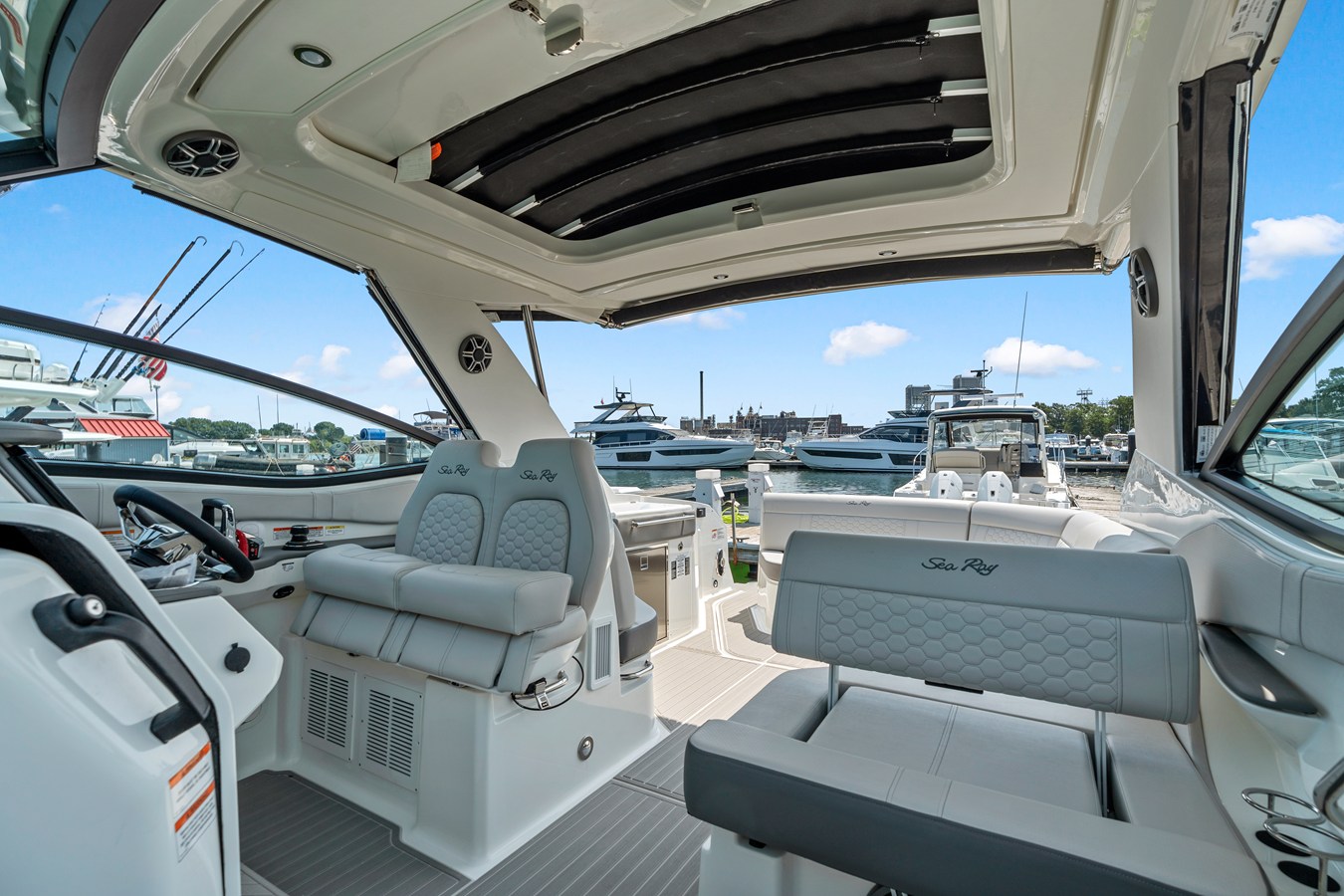 2027 Sea Ray Sundancer 320 Outboard 15