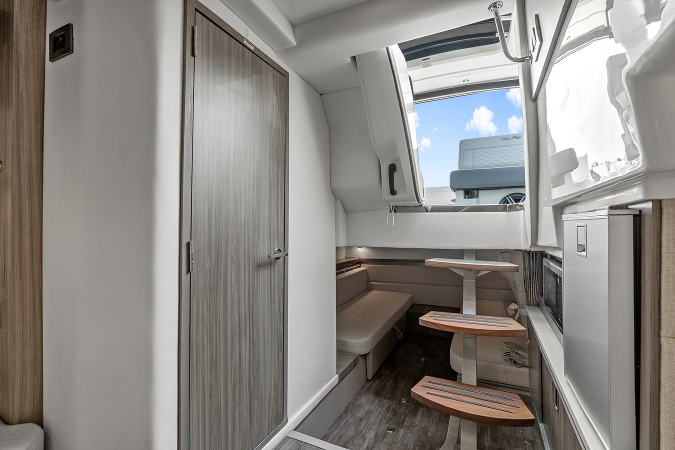 2027 Sea Ray Sundancer 320 Outboard 24