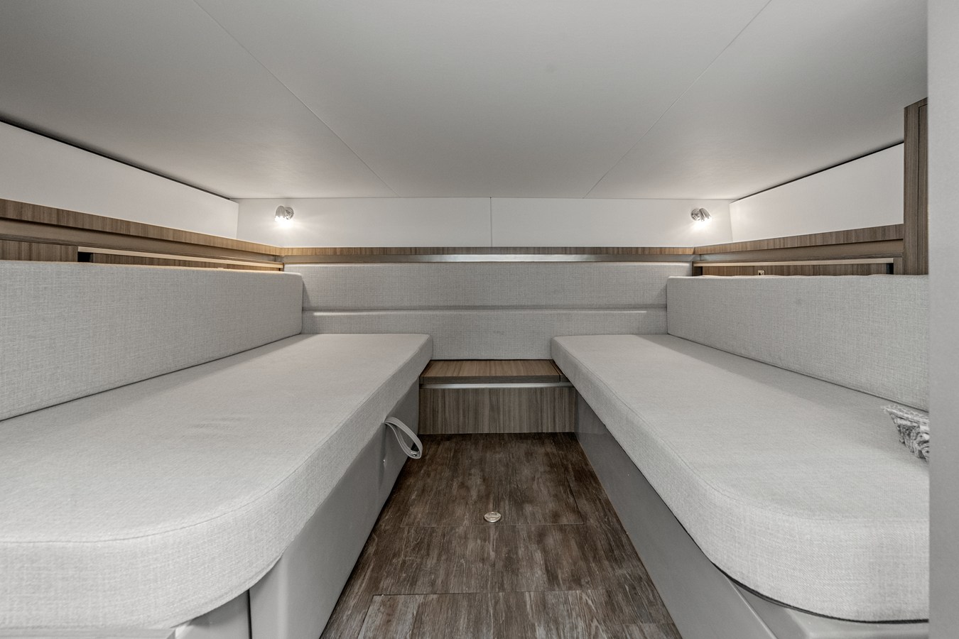 2027 Sea Ray Sundancer 320 Outboard 27