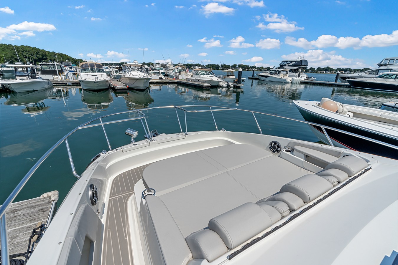 2027 Sea Ray Sundancer 320 Outboard 28