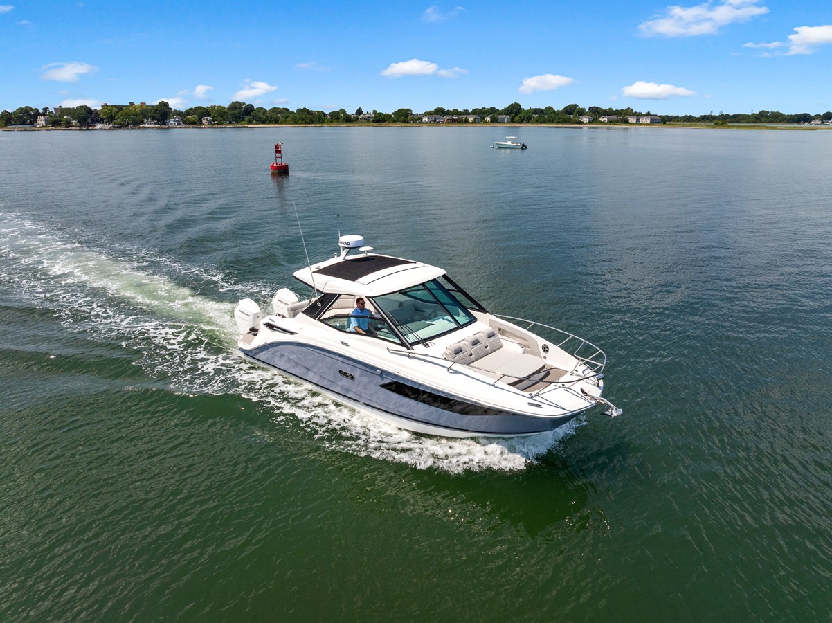 2027 Sea Ray Sundancer 320 Outboard 34