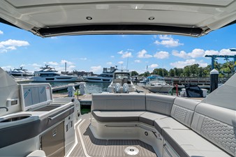 2027 Sea Ray Sundancer 320 Outboard 11