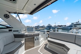 2027 Sea Ray Sundancer 320 Outboard 12