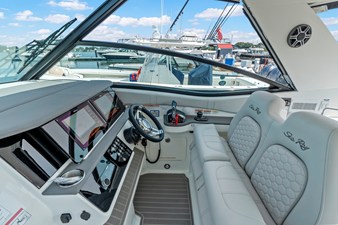 2027 Sea Ray Sundancer 320 Outboard 18