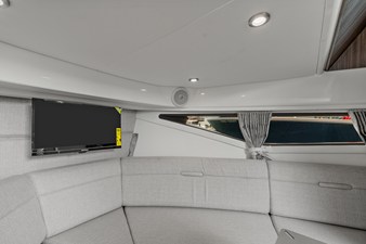 2027 Sea Ray Sundancer 320 Outboard 23