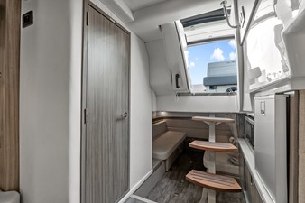 2027 Sea Ray Sundancer 320 Outboard 24