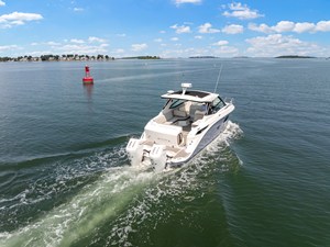2027 Sea Ray Sundancer 320 Outboard 32