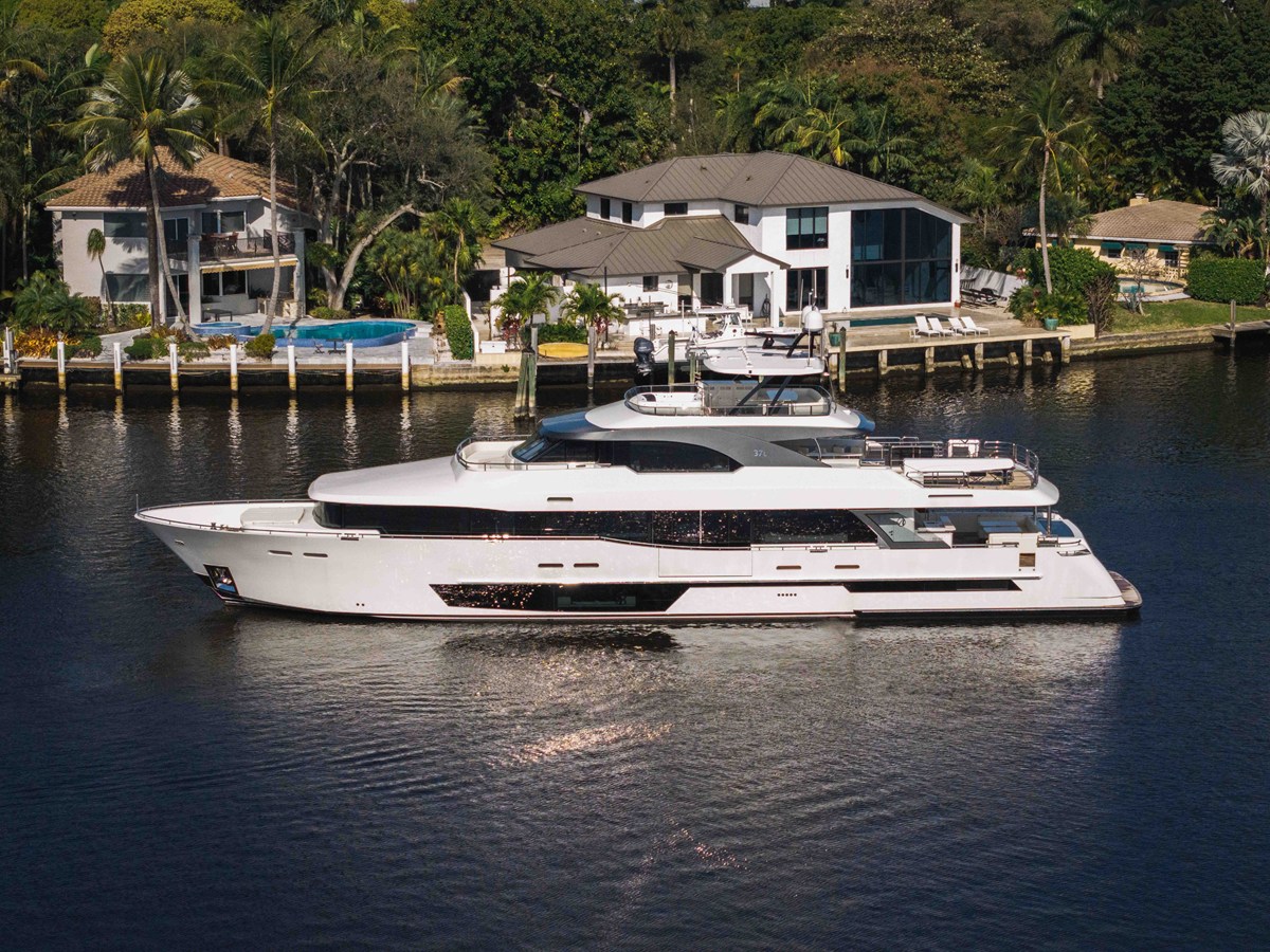 2027 Ocean Alexander 37L 1