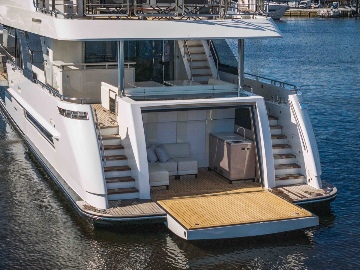 2027 Ocean Alexander 37L 8